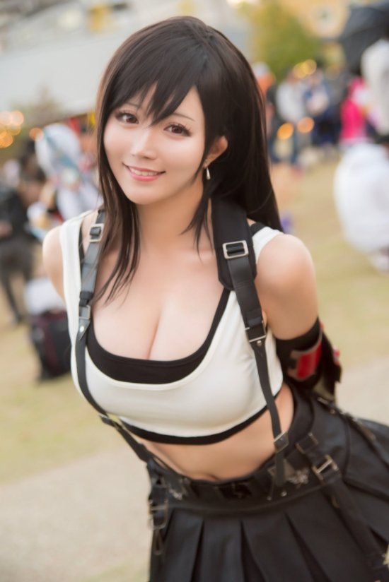 Stunning Real-Life Tifa Cosplay Nails the Look and Style 7 small202407162223533539 1721380987129 1721380989449316591818