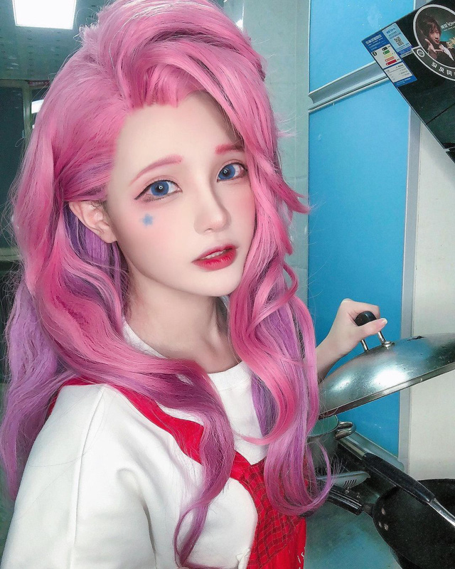 Gamer Girl Stuns Fans with Casual Seraphine Cosplay 6 tinngan0752250597584873 1721964259318 172196426216251428861