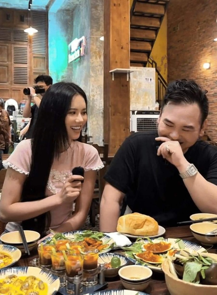 Xemesis and TikToker Spark Dating Rumors After Airport Photo 3 4573111279446725110228885513112862215143673n 1724982780302758370606