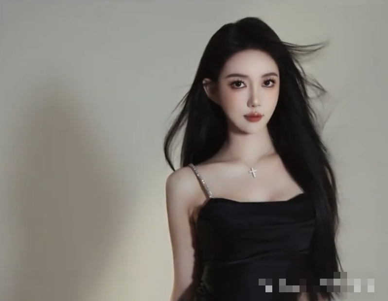 Streamer Goes Barefaced Live to See Fans' Reactions 2 Vuong Ngoc Mong dancing