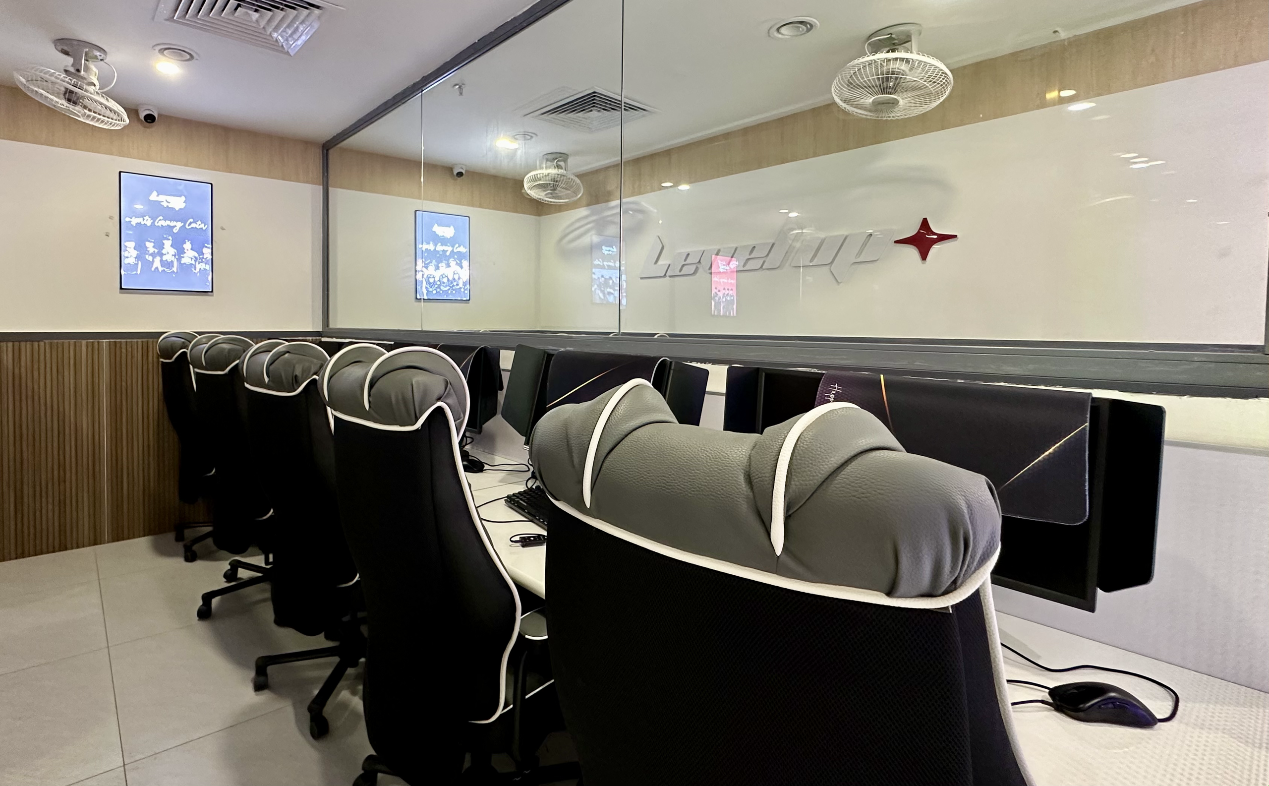 Inside Hanoi’s New Korean-Style Gaming Cafe 8 Levelup staff
