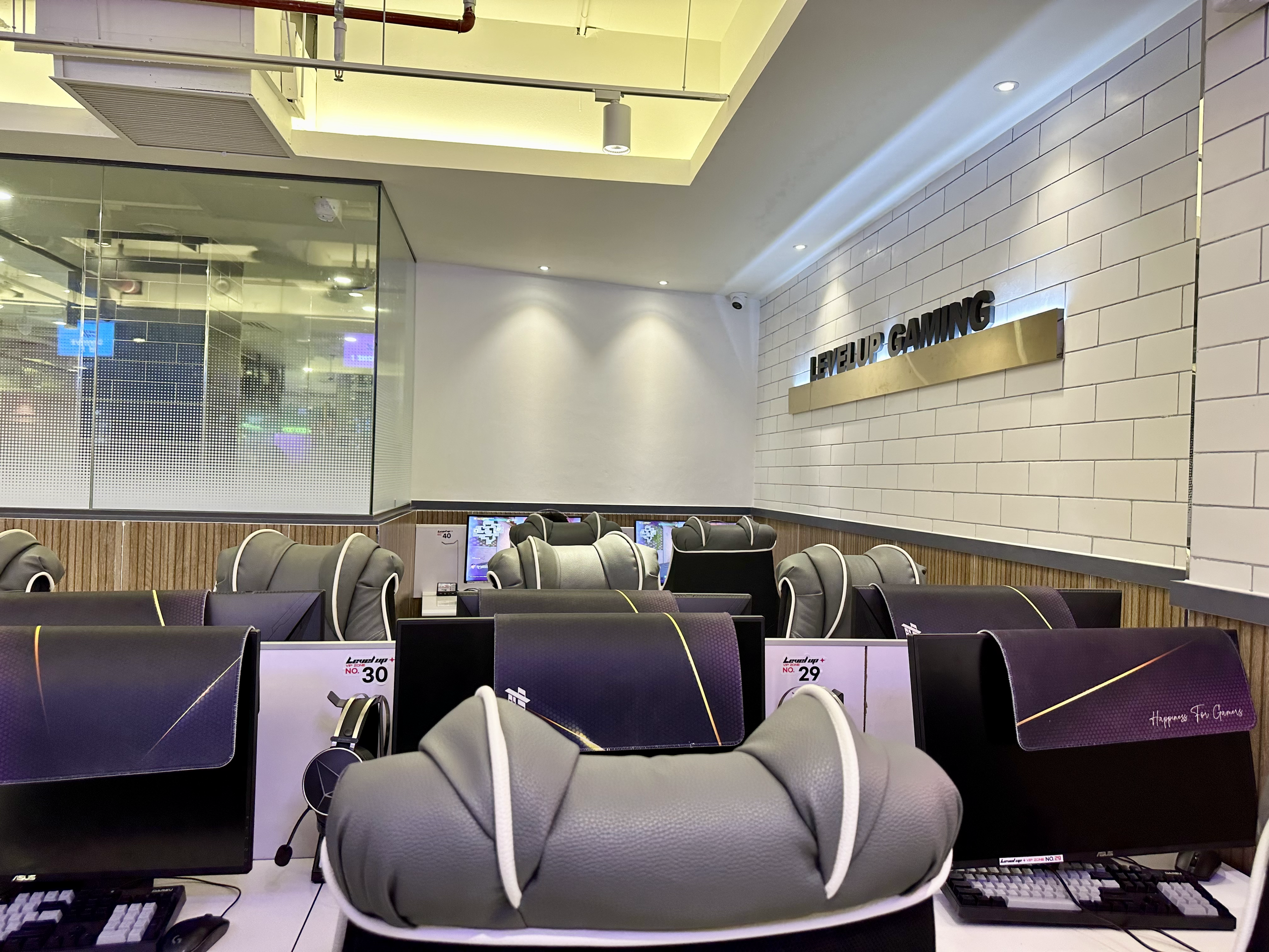 Inside Hanoi’s New Korean-Style Gaming Cafe 3 VIP Zone gaming setup