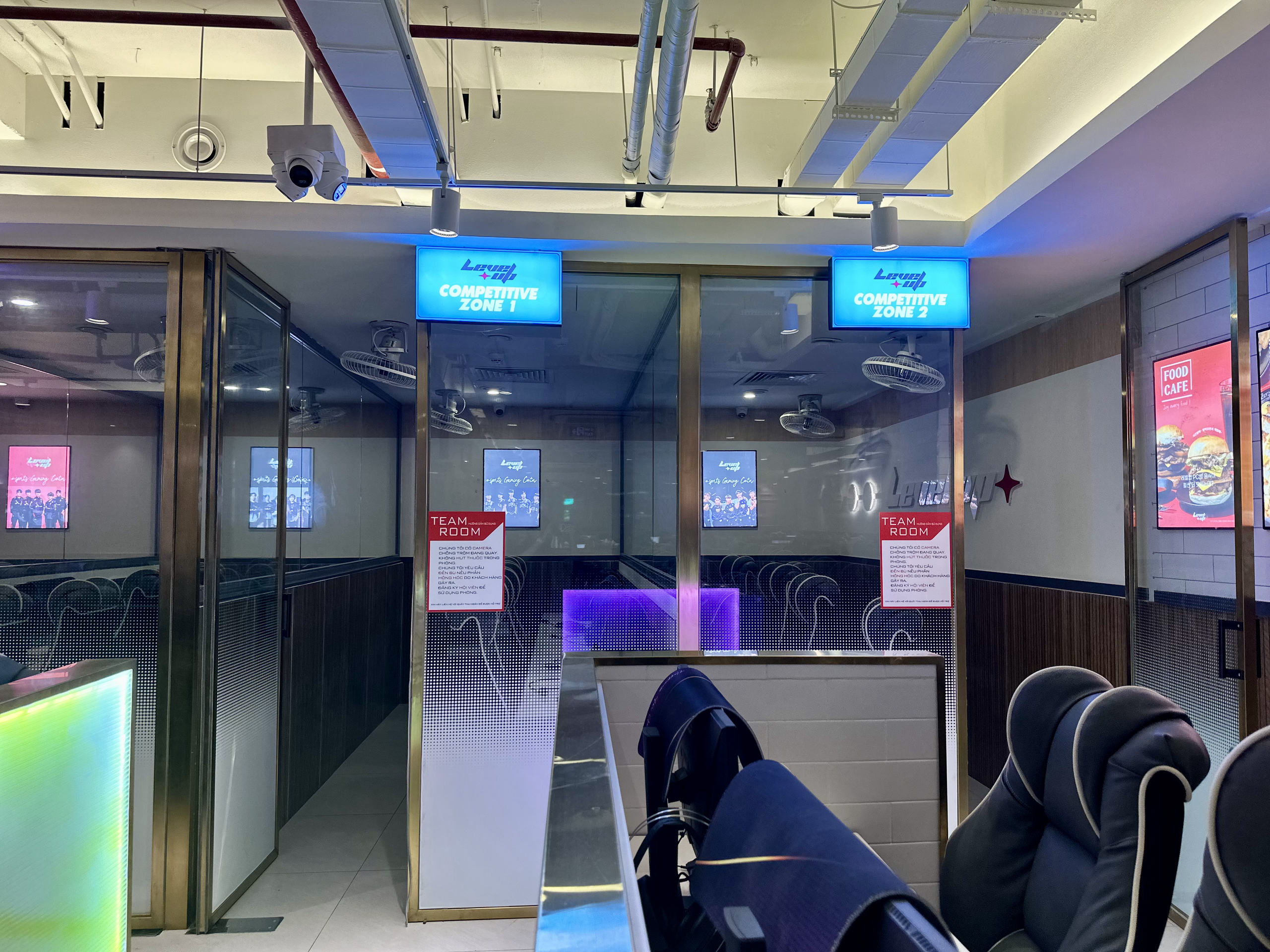 Inside Hanoi’s New Korean-Style Gaming Cafe 4 Competition Zone setup