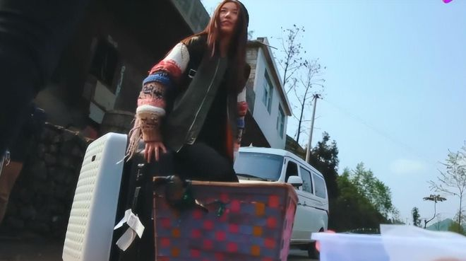16-Year-Old 'Giant Girl' Spends Big, Transforms Completely 6 photo 1722506252565 1722506252716492238375