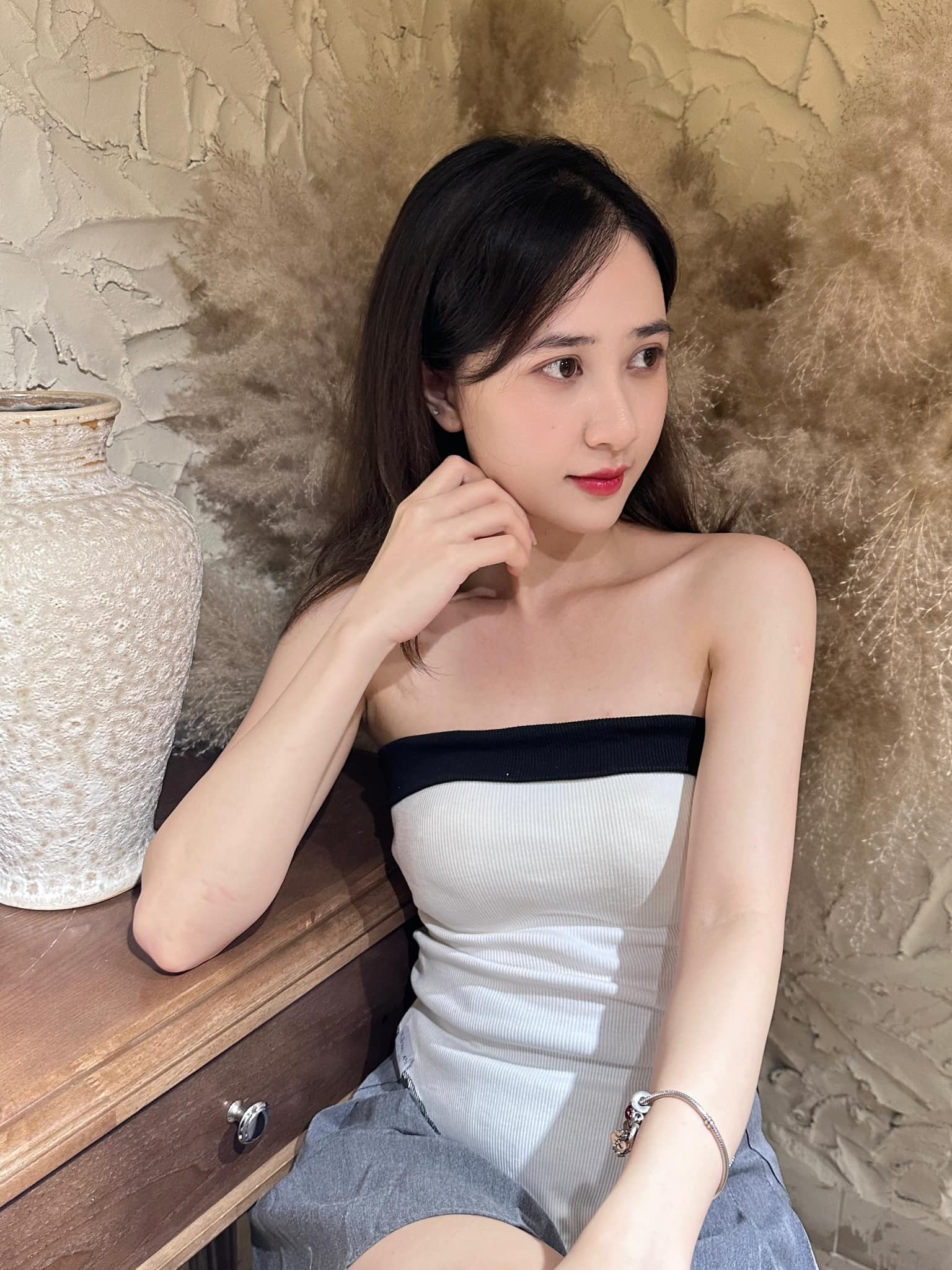 Esports Manager Hằng Đàm Stuns Fans with Stunning Bikini Look 1 After leaving Team Flash, she switched to full-time streaming.