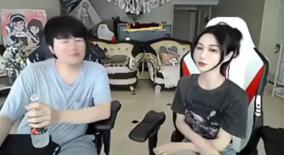 Esports Host Xiaoyou Sets the Record Straight on Age Rumors 2 photo 1722829004895 17228290050401996221633