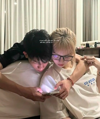 Ngân Sát Thủ’s Surprise Wedding Sparks Buzz Online 1 Ngân Sát Thủ and Phan Văn Đông wedding dress fitting