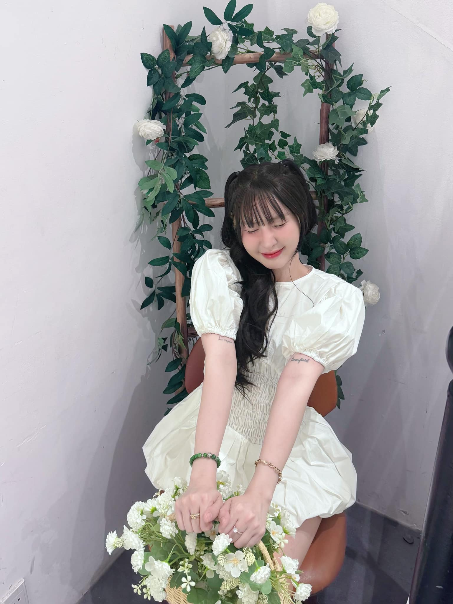 Ngân Sát Thủ’s Surprise Wedding Sparks Buzz Online 6 Ngân Sát Thủ and Phan Văn Đông together