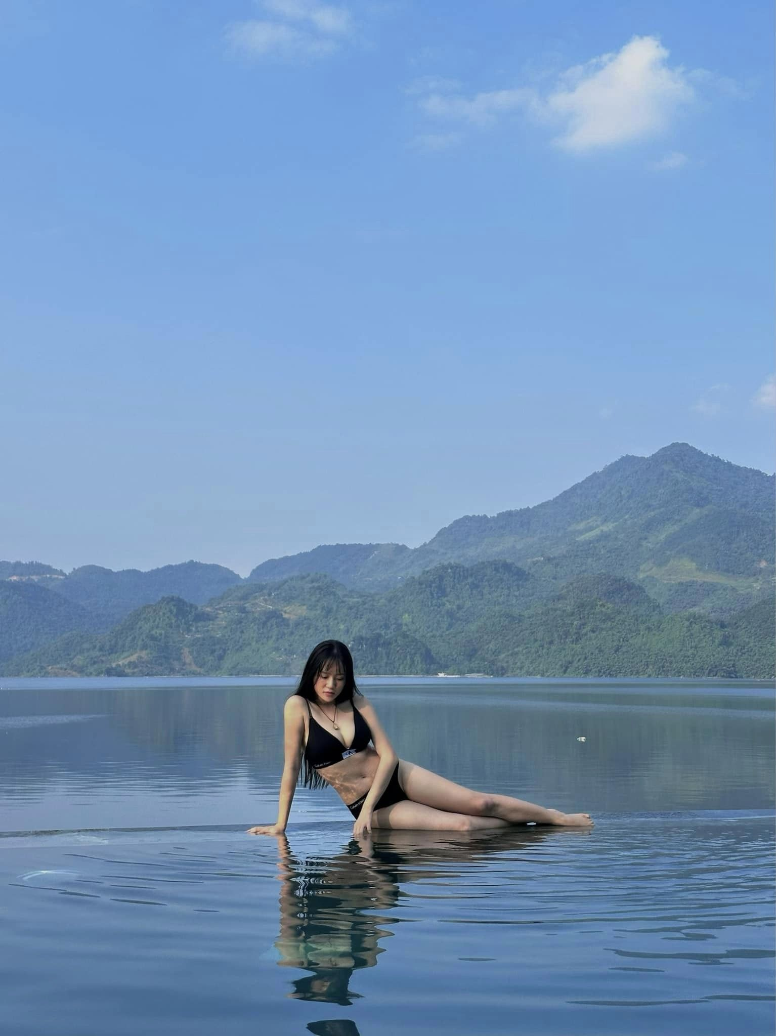 Mai Linh Zuto Stuns Fans with Fiery Selfie and Mirror Reflection 5 Mai Linh Zuto posing confidently in mirror