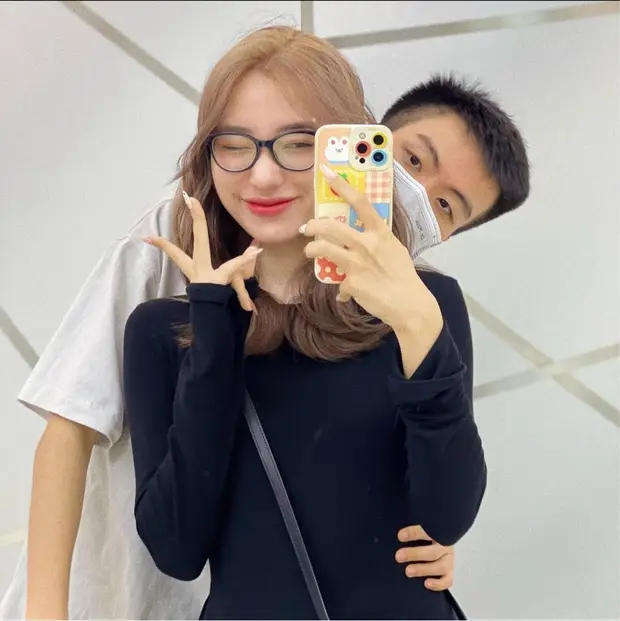 Pro Liên Quân Player Ends 5-Year Relationship, Shines at ĐTDV 2024 2 Xuân Bách sending drinks to Thùy Linh