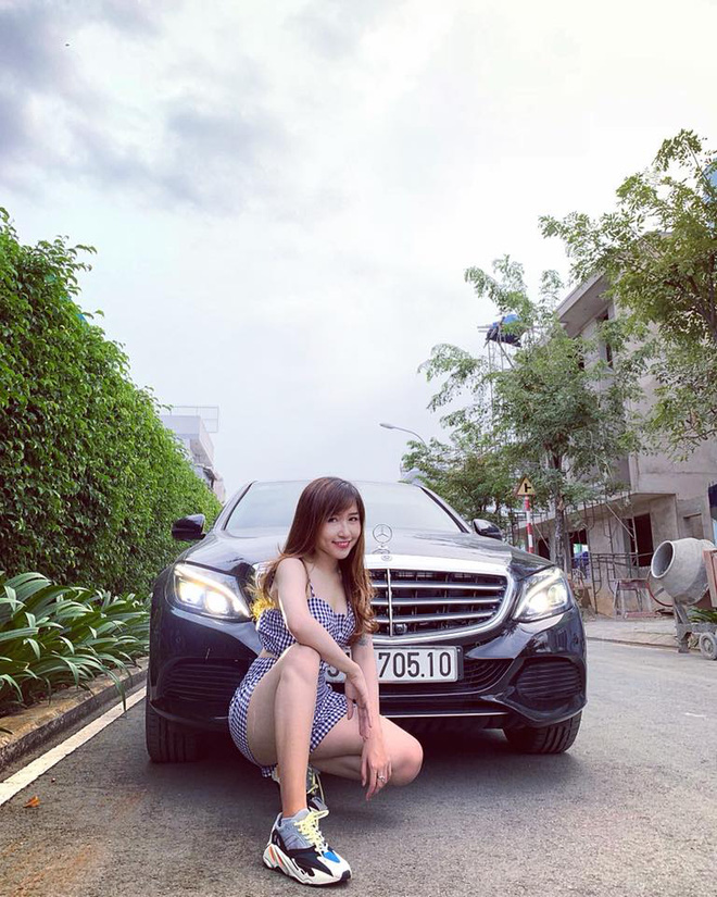 Uyên Pu Opens Up About Quitting Streaming Despite Big Earnings 2 Uyên Pu with luxury car