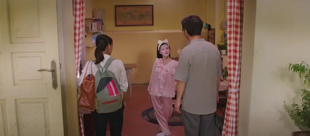 Economics Hot Girl’s Hilarious Math Scene in Hit VTV Drama 1 Scene from Đi giữa trời rực rỡ showing the three roommates