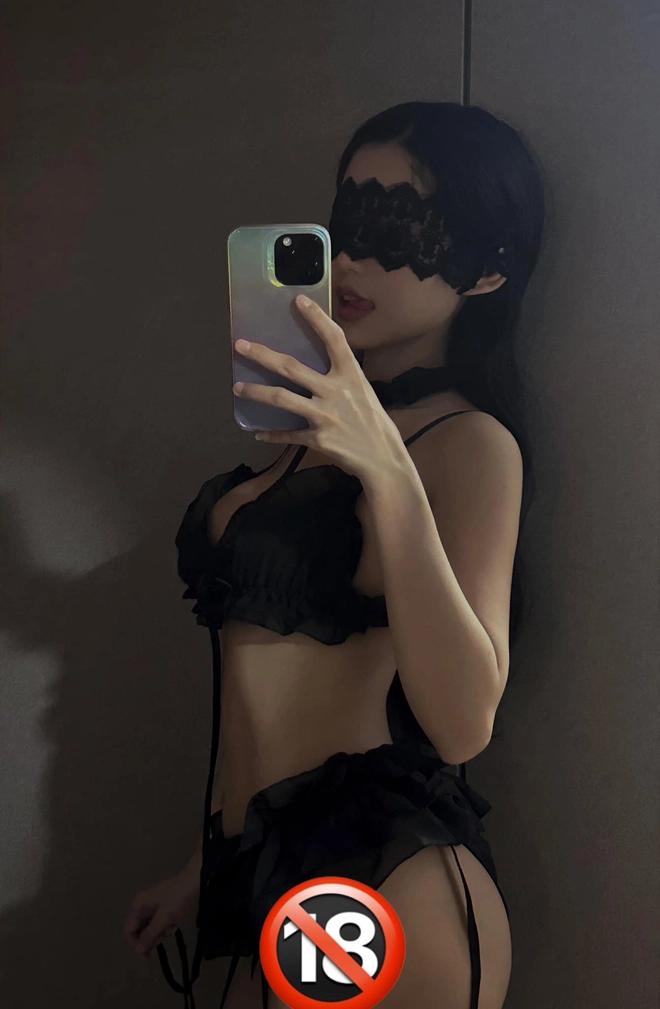 Streamer Sparks Debate with Bold New Cosplay Photos 1 photo 1724232304495 17242323046781792533598