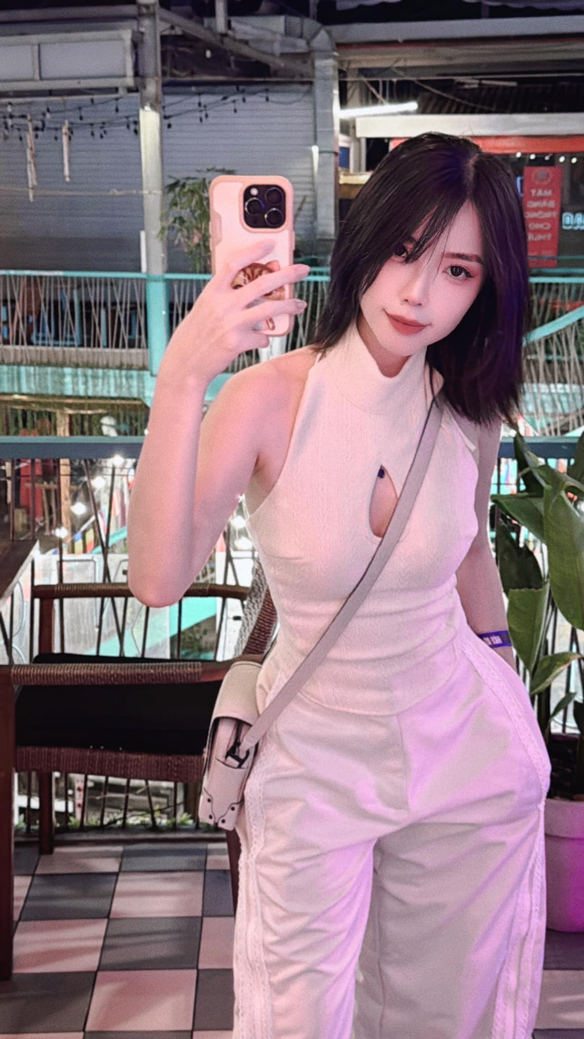 Remind Confidently Rates Her Looks, Asks Fans If They Regret It 2 Remind confidently posing for a selfie