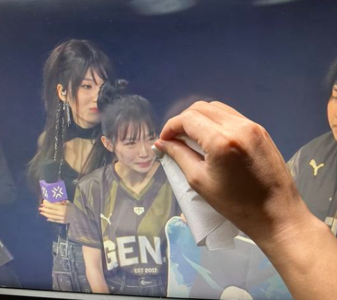 Jenn Lee’s New Look Divides Esports Fans 2 Jenn Lee emotional moment