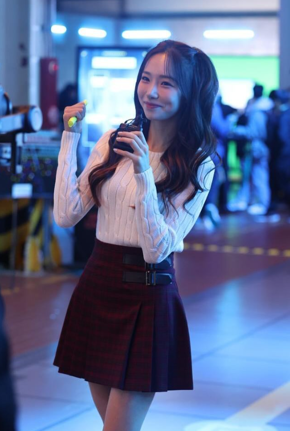 Jenn Lee’s New Look Divides Esports Fans 7 Jenn Lee casual photo
