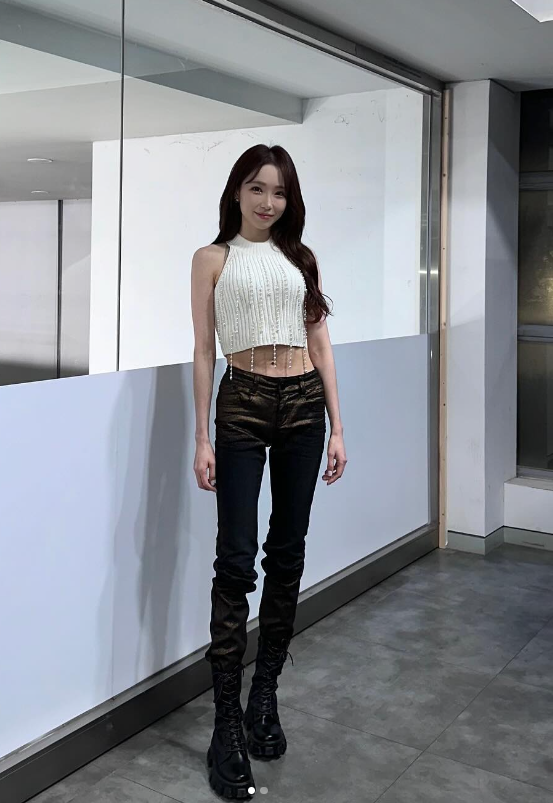 Jenn Lee’s New Look Divides Esports Fans 9 Jenn Lee casual photo