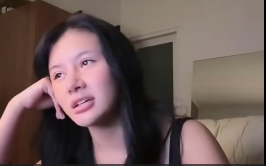Xuân Ca Opens Up About Being 'Invisible' on Live Show 2 Xuân Ca reacting on livestream
