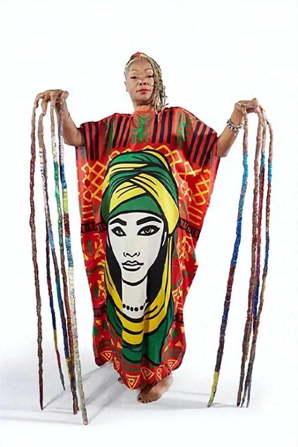 Woman with World's Longest Fingernails Shares Daily Struggles 5 Tools used for nail care