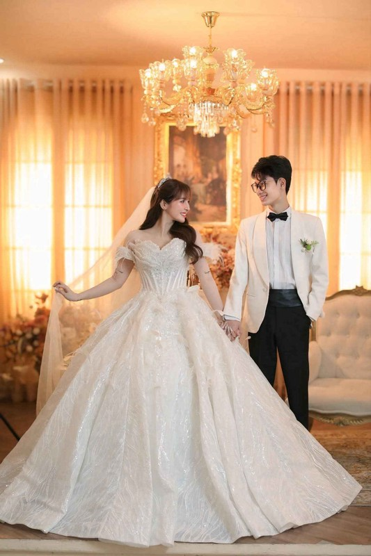 Ngân Sát Thủ’s Love Life: From Heartbreak to Her Perfect Match 13 Ngân Sát Thủ and fiancé candid