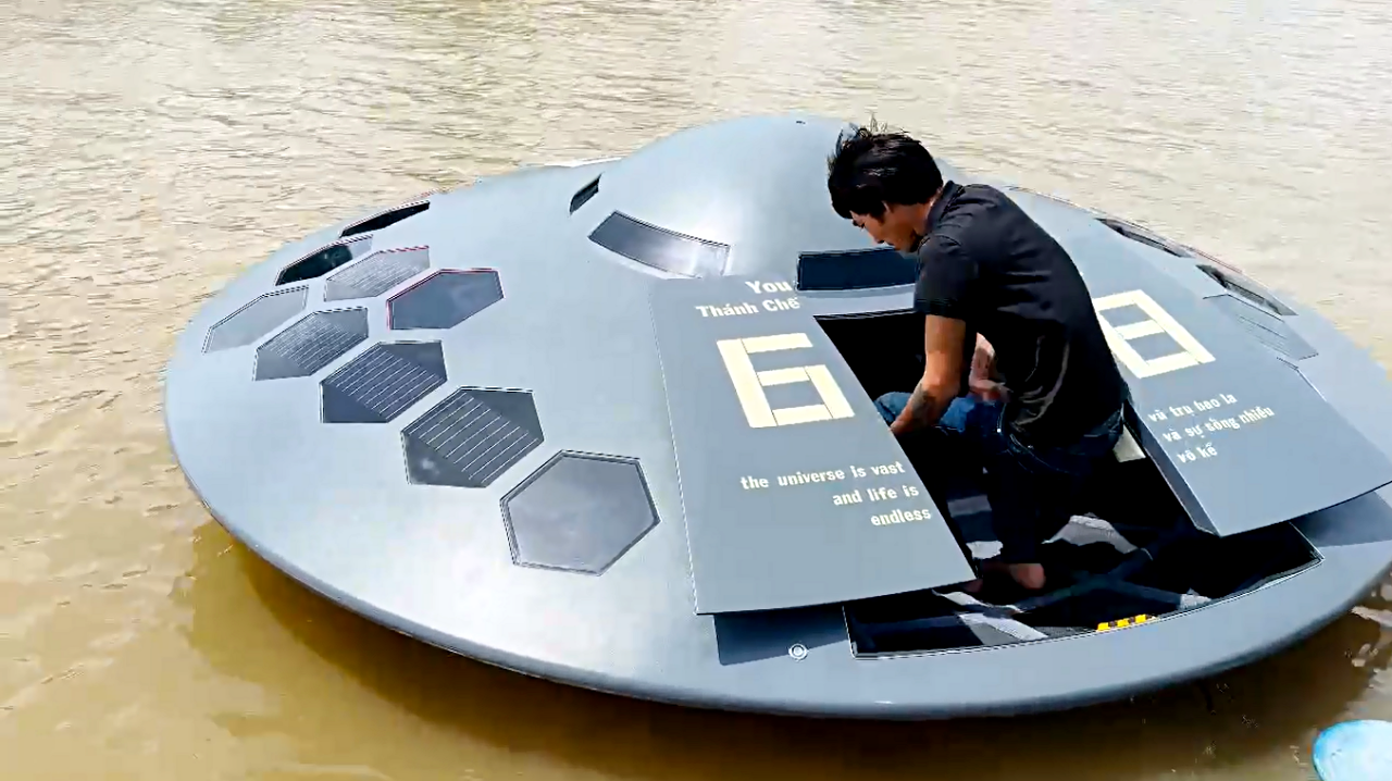 YouTuber Builds Real UFO Boat and Unboxes Gold Play Button 2 photo 1726737021391 17267370216311172949526