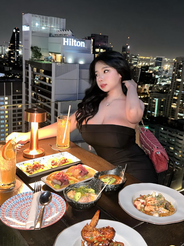 Thai Cosplayer’s Sexy Take on Kung Fu Hustle’s Iconic Role 6 Bxby Chalamx bold fashion