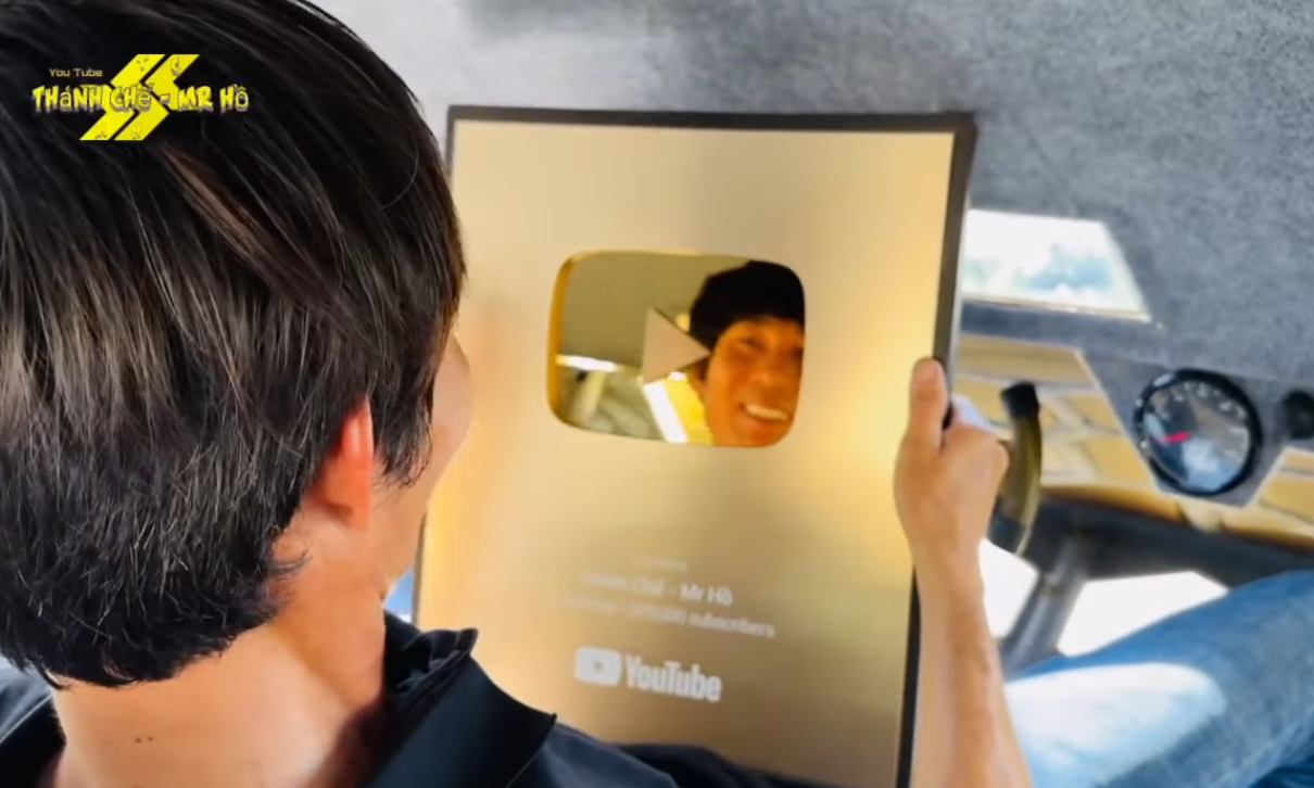 YouTuber Builds Real UFO Boat and Unboxes Gold Play Button 4 screenshot 2024 09 19 161216 17267371549471767439576