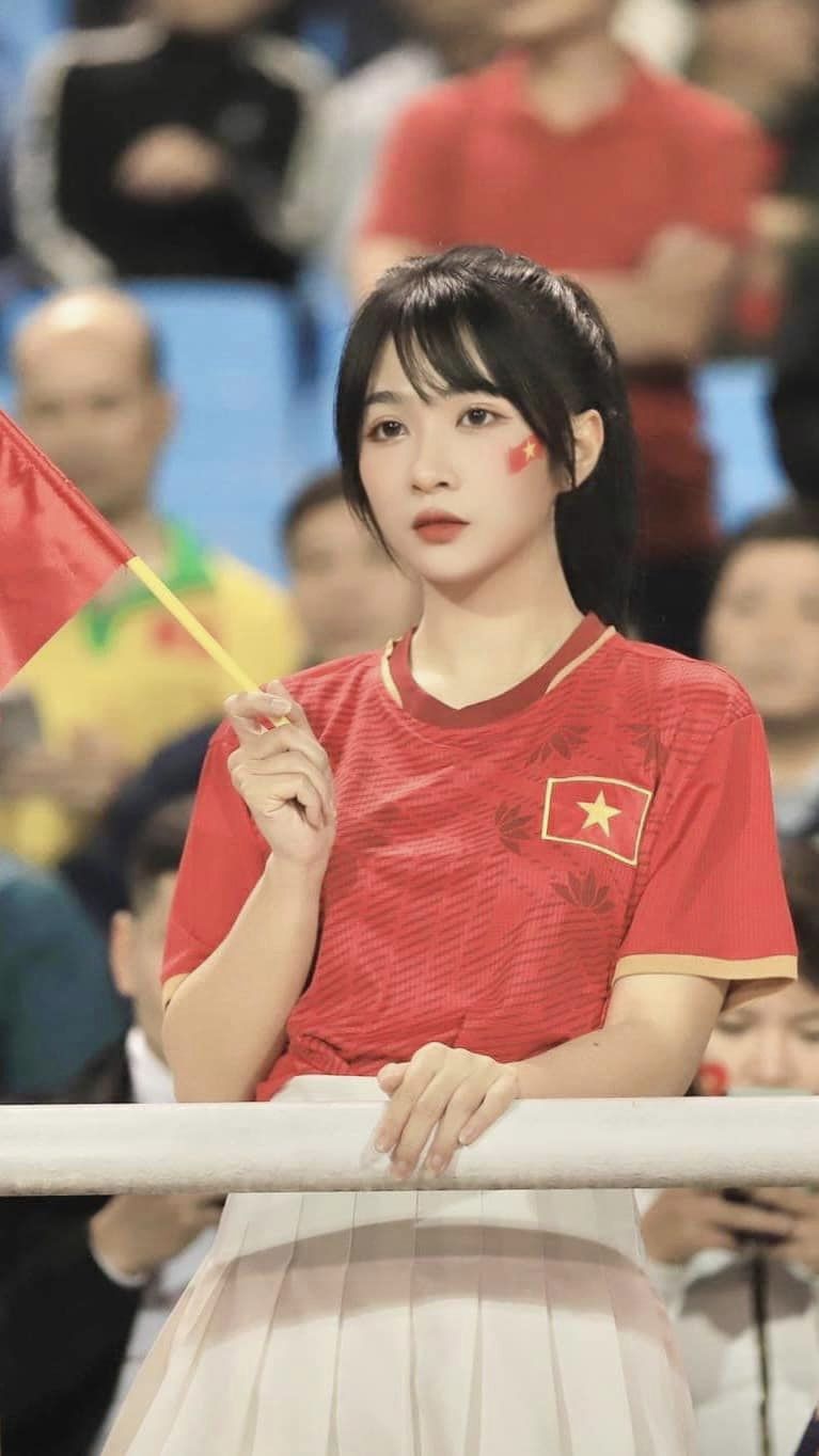 Meet the Stunning Fan Girl Who Posed with Vietnam’s Esports Prodigy 4 3239047708960547518160206443283765453430594n 17290699349572099839165