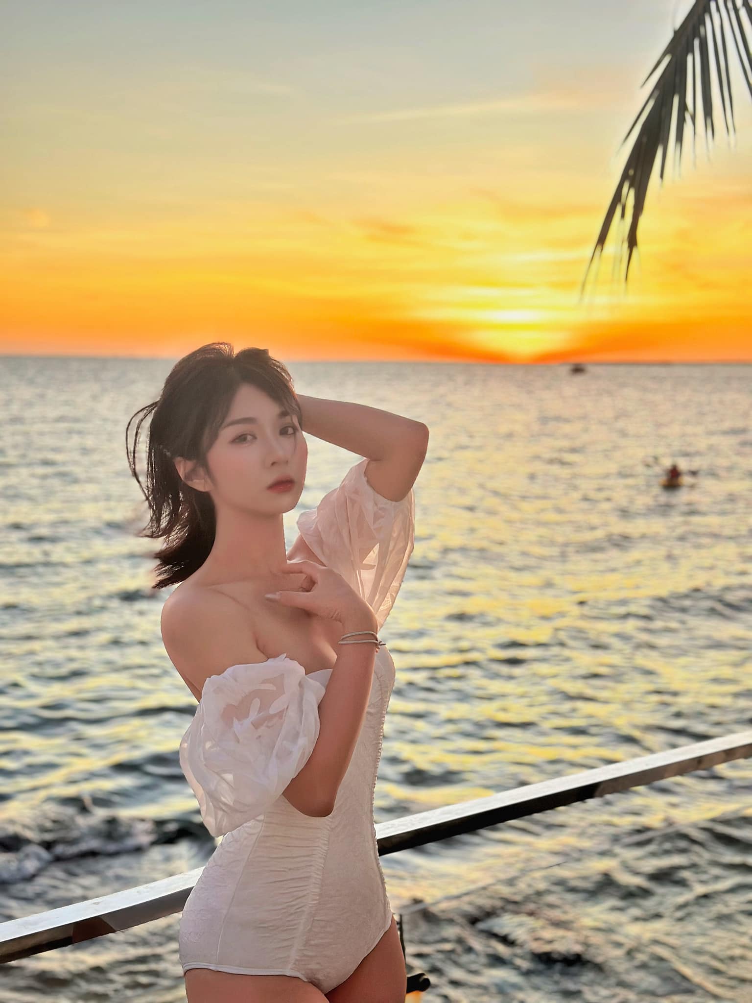 Meet the Stunning Fan Girl Who Posed with Vietnam’s Esports Prodigy 7 35086007314459167328369003624792702709042794n 1729069962896855272792