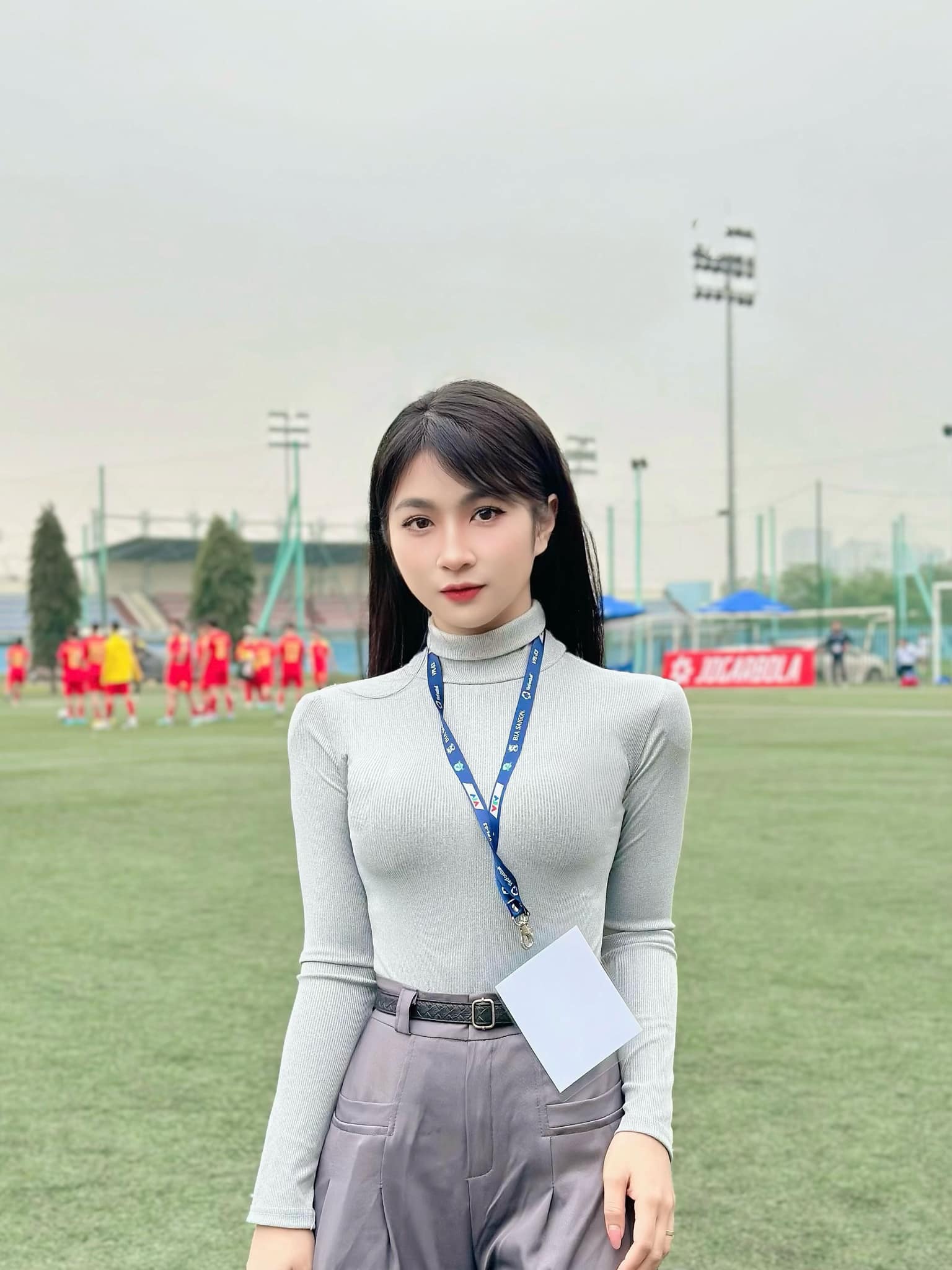 Meet the Stunning Fan Girl Who Posed with Vietnam’s Esports Prodigy 9 43136358130382386663075077722615887186167915n 1729069963000975828273