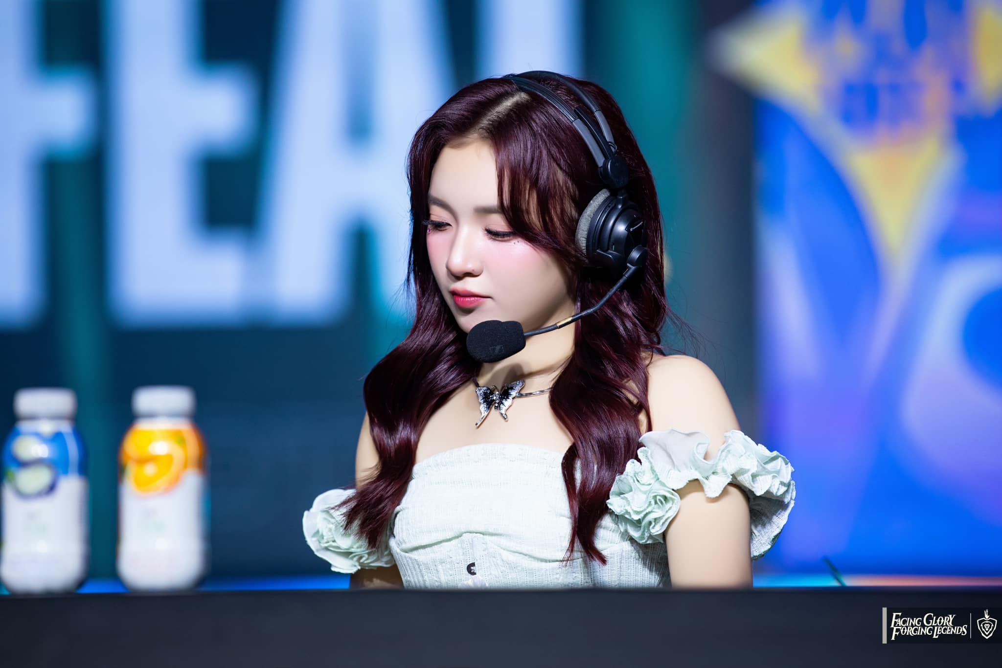 MC Phuong Thao Stuns Fans with Stunning Looks at Winter Finals 6 Phuong Thao candid shot at event