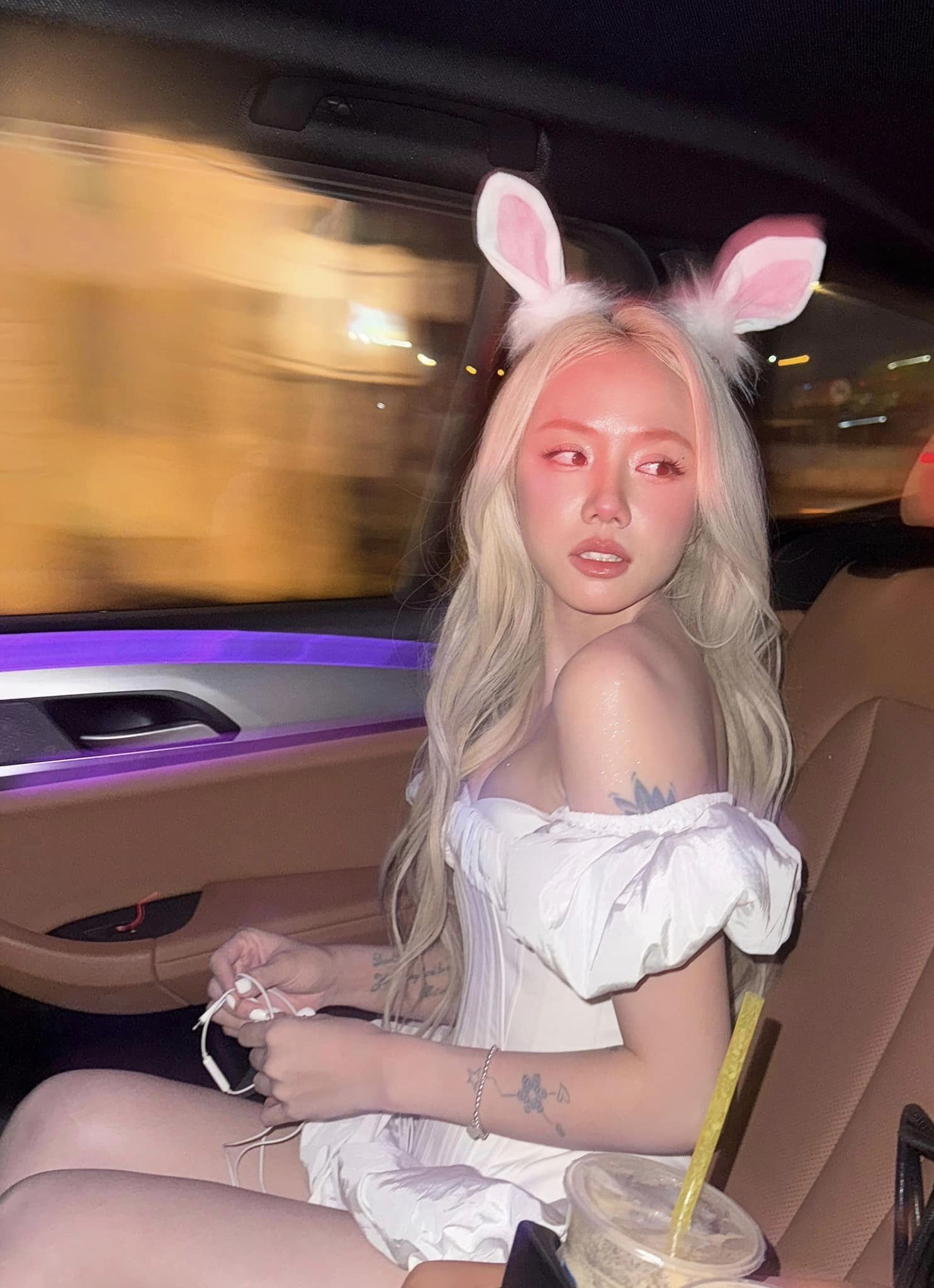 Phương Ly’s Sexy Pink Bunny Look Stuns Fans This Halloween 6 Phương Ly casual photo