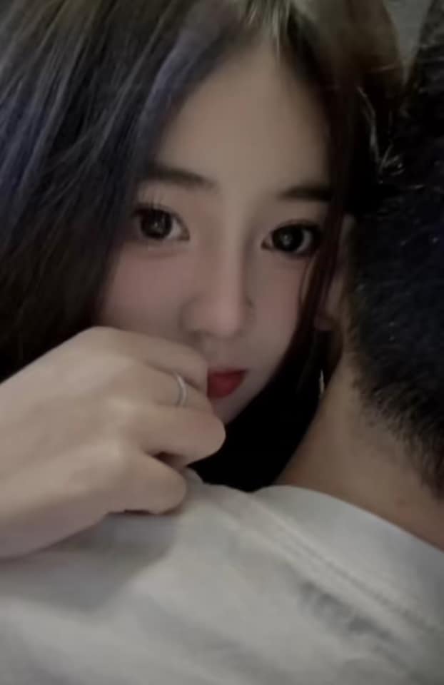 Huyền Trang and Phoenix couple moments