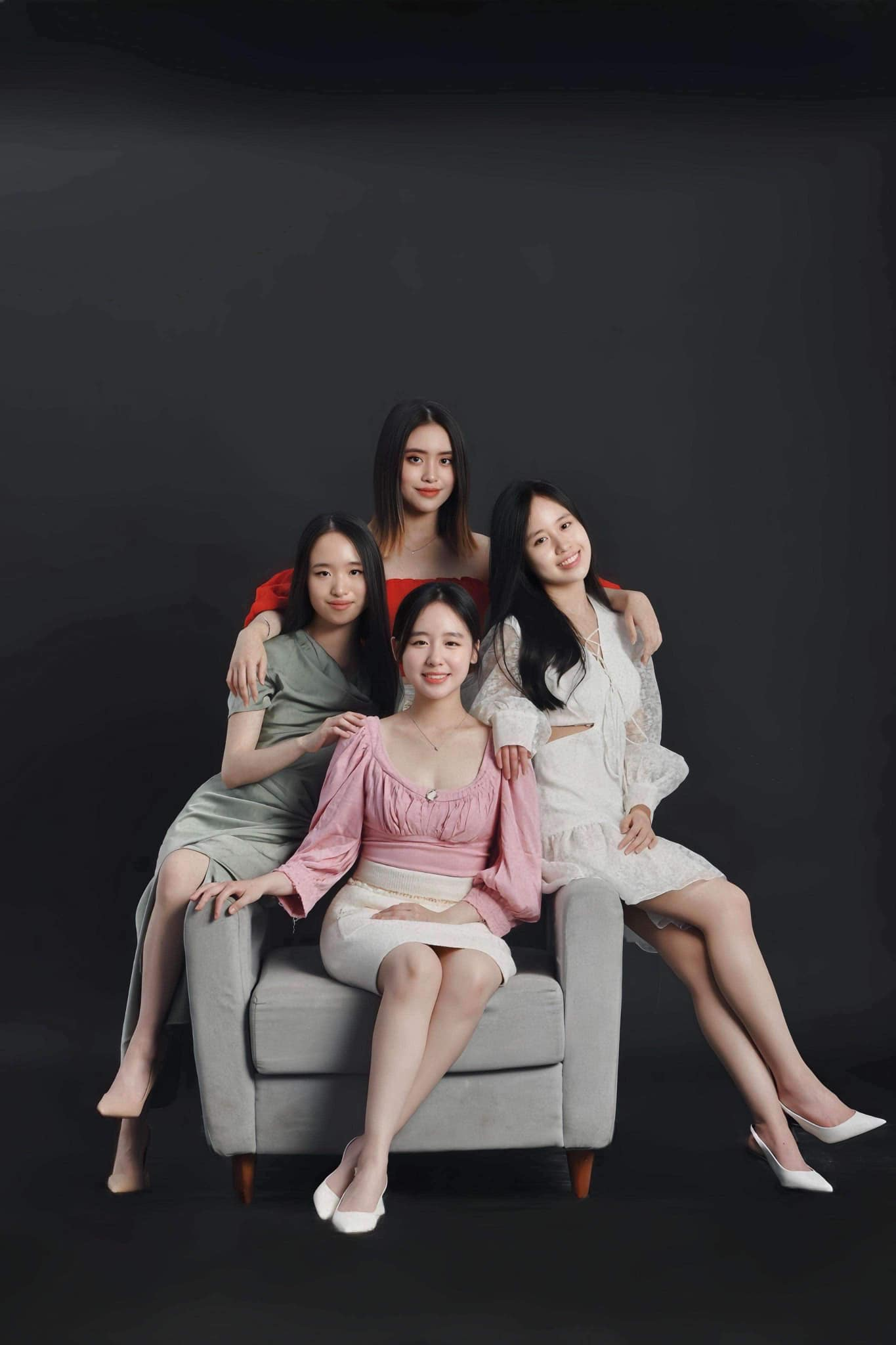 Quadruplet sisters Lan, Mai, Cúc, and Trúc