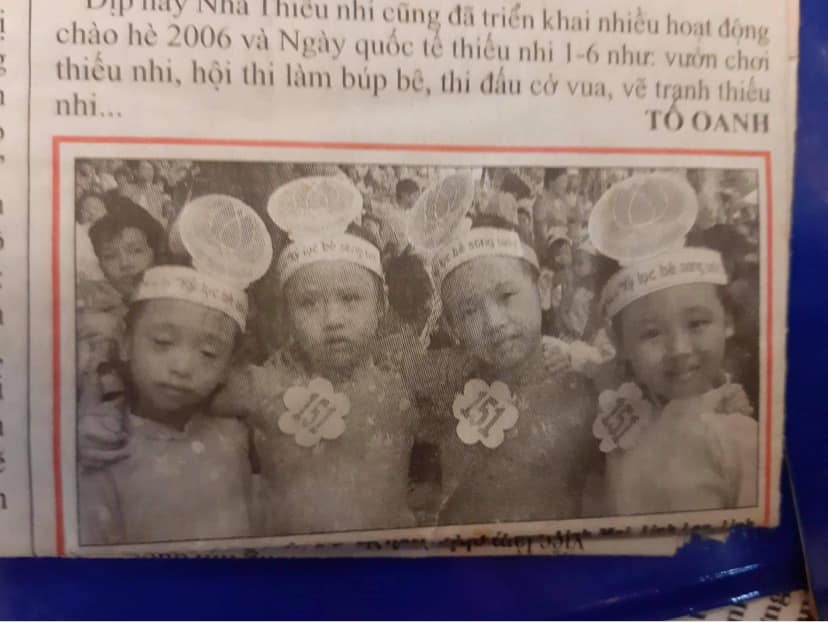 Quadruplet sisters together