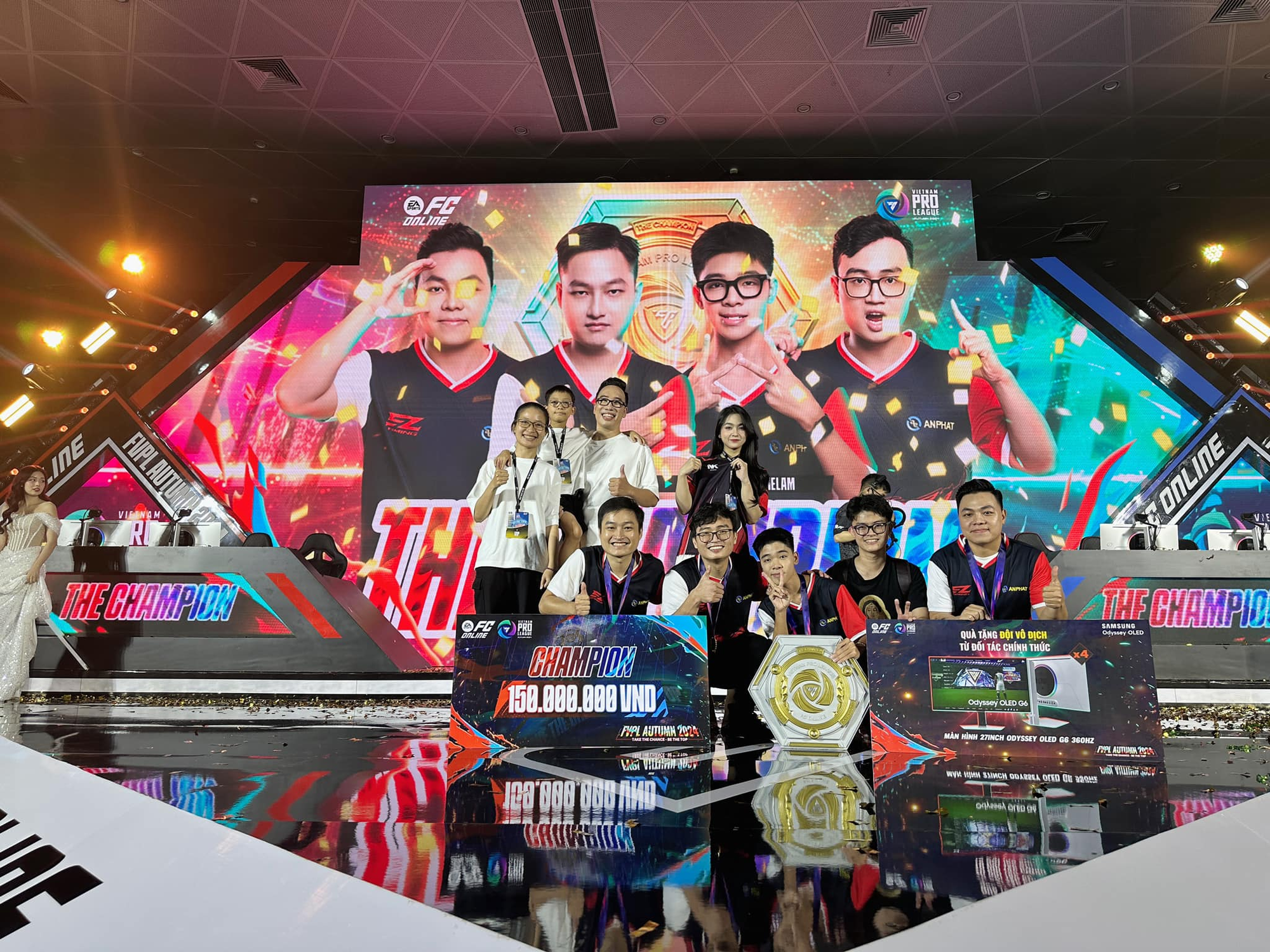 Meet the Stunning Fan Girl Who Posed with Vietnam’s Esports Prodigy 2 photo 1729069736105 1729069736384863099814