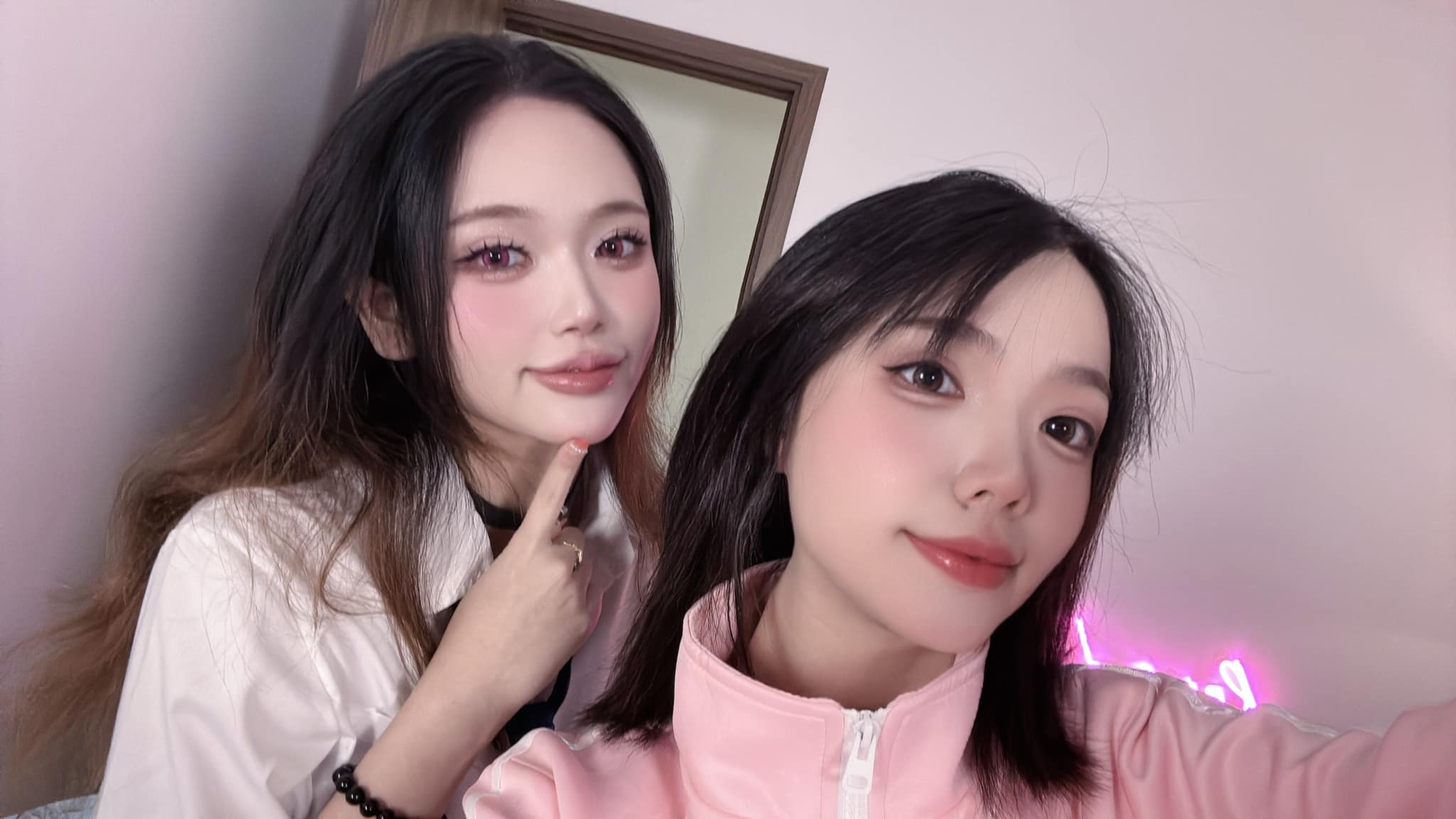 Remind's Stream Stolen by Stunning Cosplayer Zinie 6 photo 1729389453812 1729389453974837265902