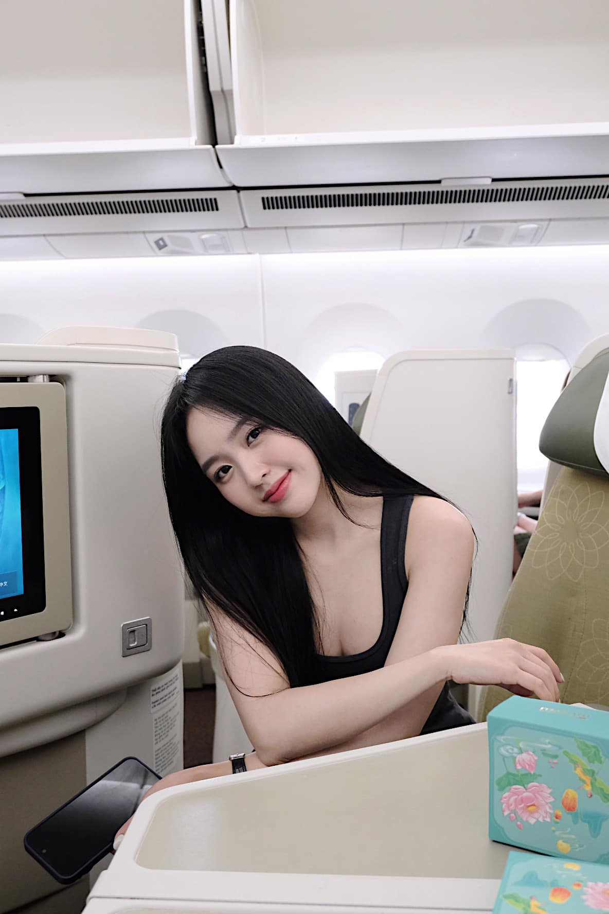 Hot Girl Lê Phương Anh Opens Up About a Lonely October 20 4 photo 1729483682618 1729483682932370306698