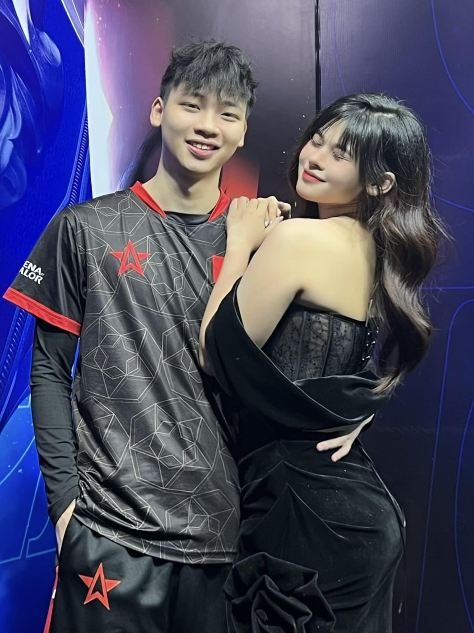 MC Kim Ngân and boyfriend posing together