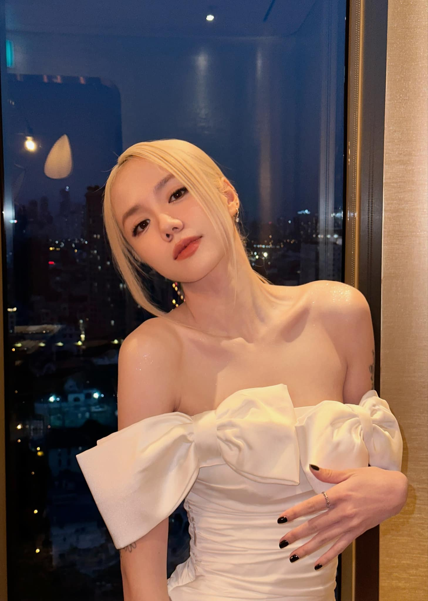 Phương Ly’s Sexy Pink Bunny Look Stuns Fans This Halloween 1 Phương Ly Halloween pink bunny costume