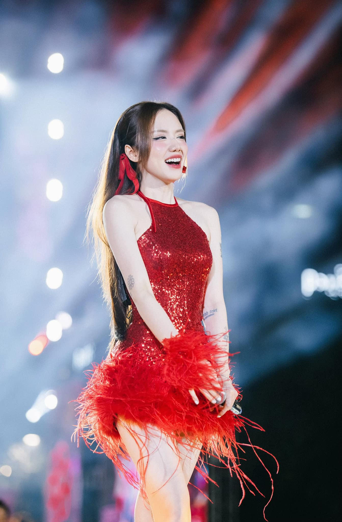 Phương Ly’s Sexy Pink Bunny Look Stuns Fans This Halloween 2 Phương Ly Halloween outfit close-up