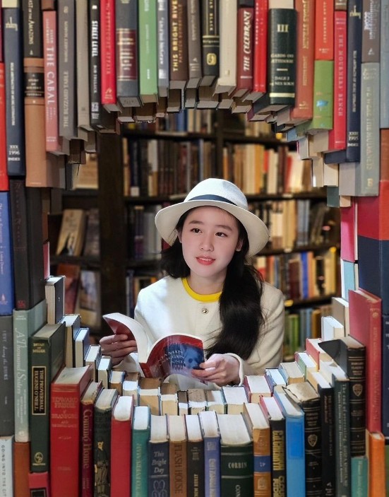 Linh Mai casual look