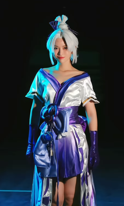 Lê Bống’s New Natalya Cosplay Surprises Fans 6 Lê Bống Natalya cosplay back