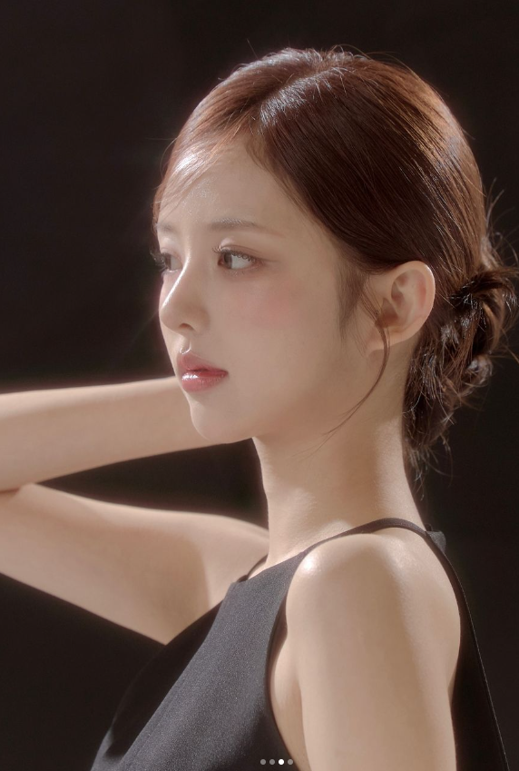 Jo Yeri streaming from her apartment