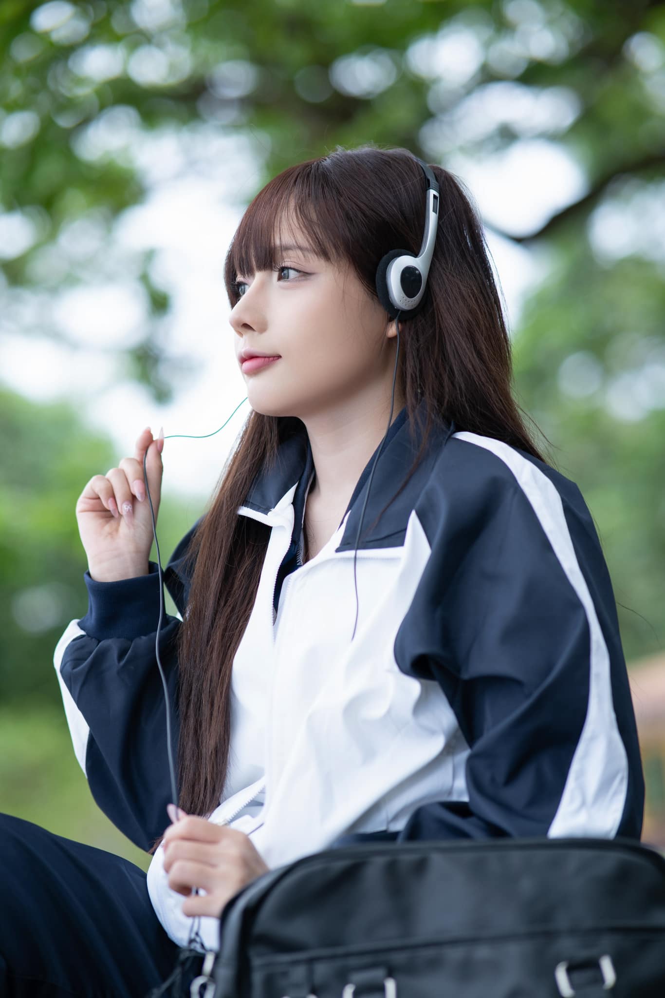 Quỳnh Quỳnh in a modest yet elegant cosplay outfit