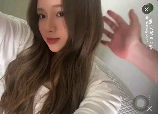 Linh Ka Shuts Down Instagram After Relationship Drama 3 Close-up of hand in photo