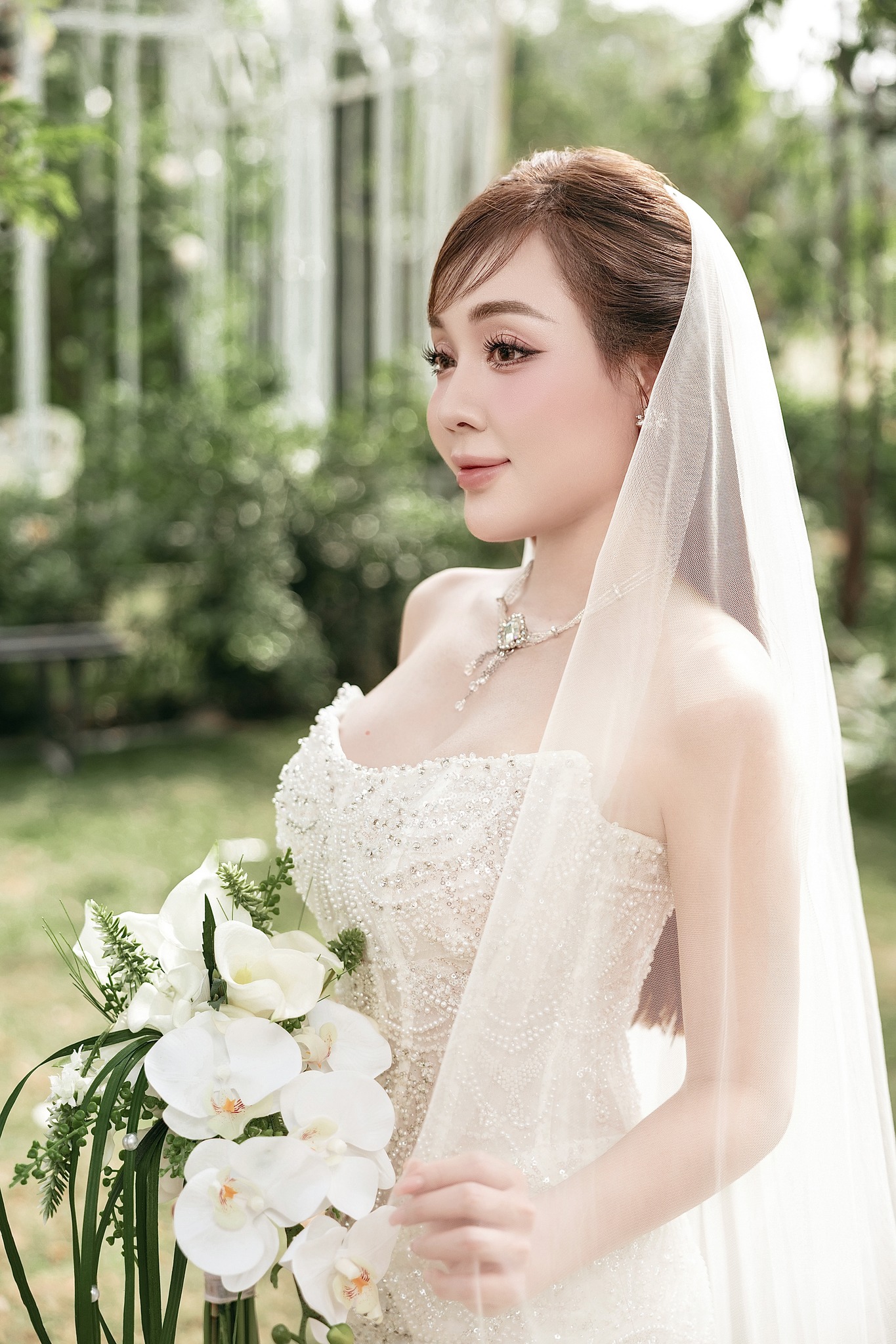 Popular Lecturer Âu Hà My Shares Stunning Wedding Photos 6 More wedding moments of Âu Hà My