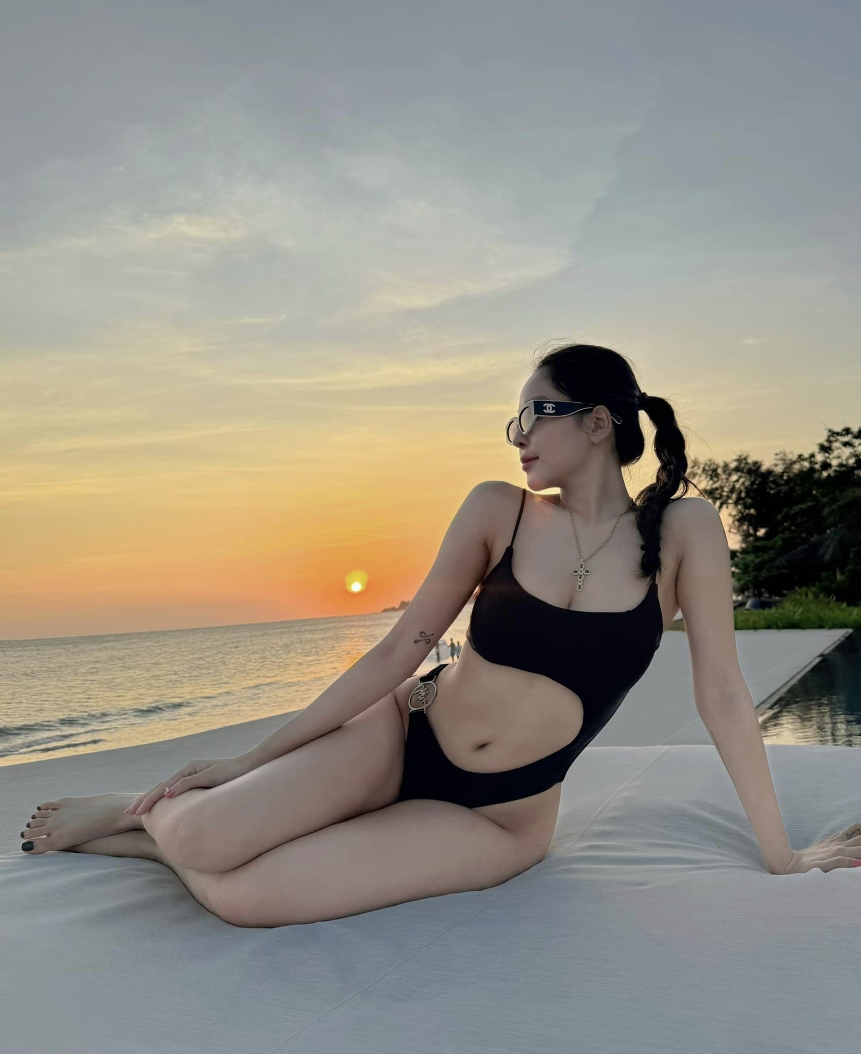 Trâm Anh Stuns Fans with Killer Bikini Body 1 Trâm Anh in a bikini showing off her figure
