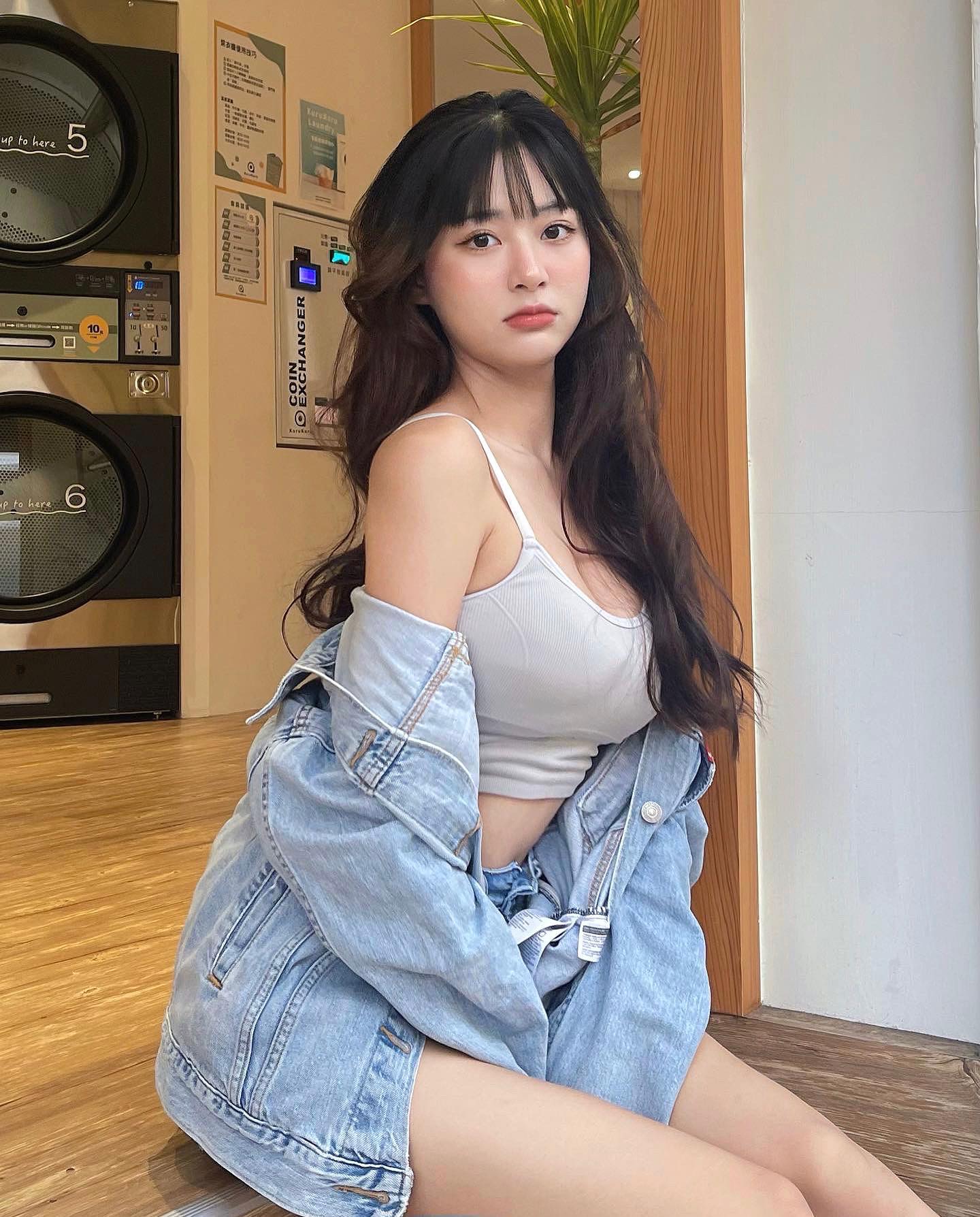Streamer Yu Jiayi Banned After On-Stream Wardrobe Malfunction 3 Yu Jiayi apologizing