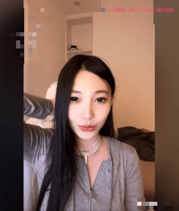 Streamer Kiều Kiều Faces Backlash Over Donation Requests 2 Streamer Kiều Kiều chatting with fans